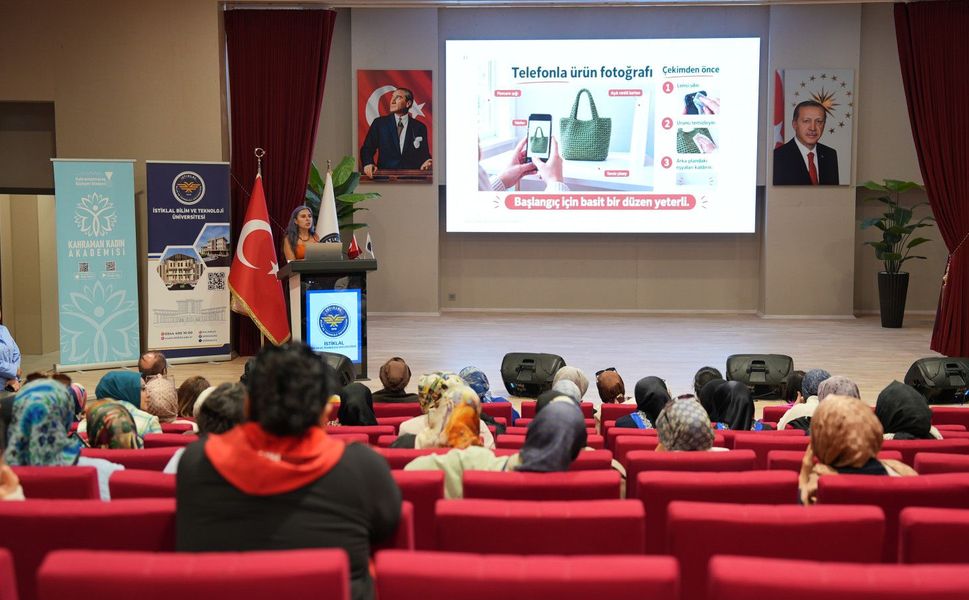 KADIN ÜRETİCİLER BÜYÜKŞEHİR’İN DESTEKLERİYLE KENDİLERİNİ GELİŞTİRİYOR