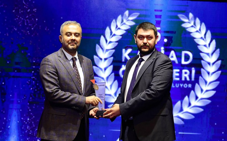 ÖDÜLÜN EN ÖZELİ BAŞKAN TOPTAŞ’A