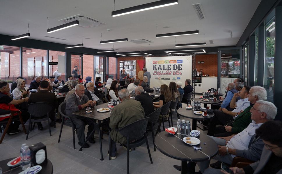YAŞLILARA SAZLI SÖZLÜ KALE EĞLENCESİ