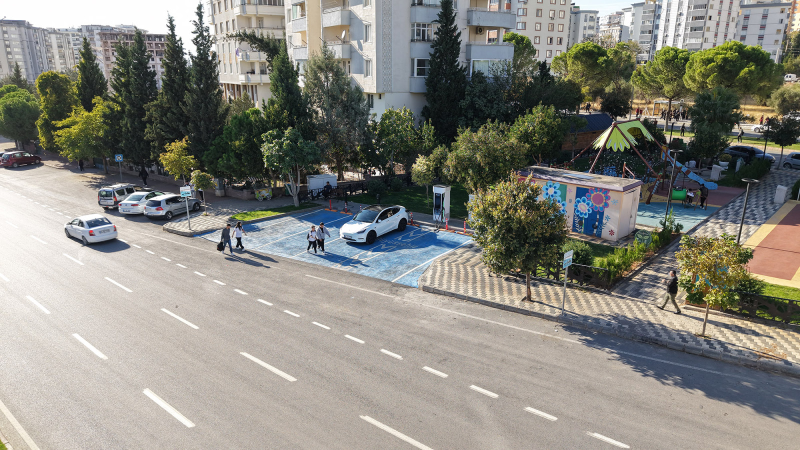 Arac Sarj Istasyonu 4
