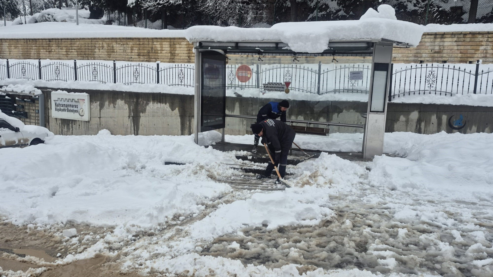 Büyükşehir, Yürüyüş Yollarını da Temizliyor
