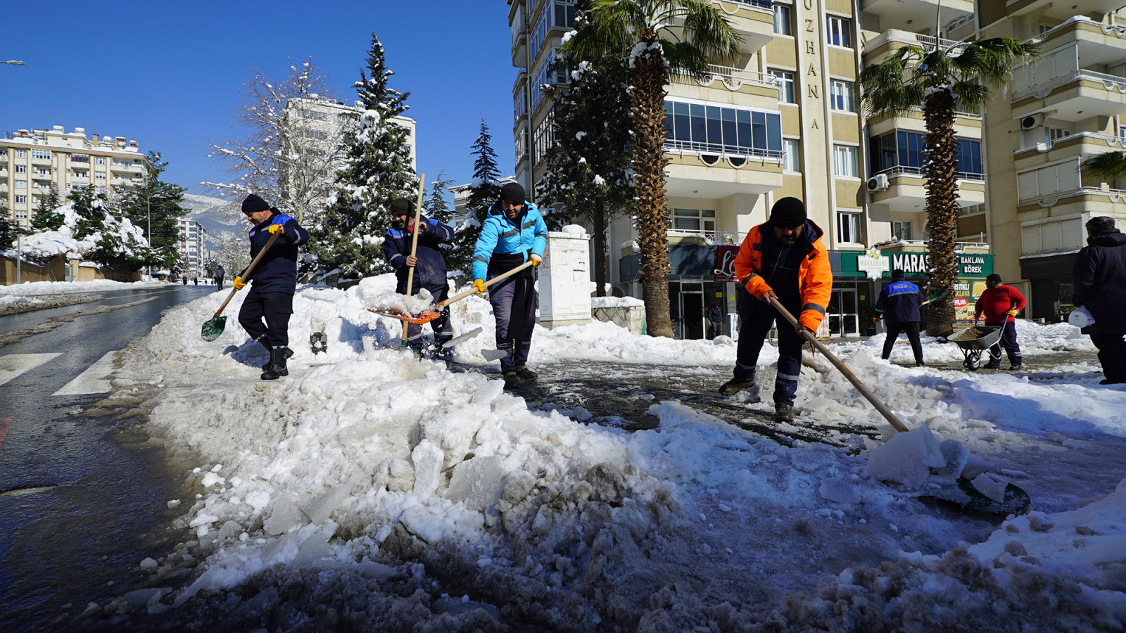 Araç ve Yaya Trafiğinde Güvenlik İçin Büyükşehir 7/24 Sahada