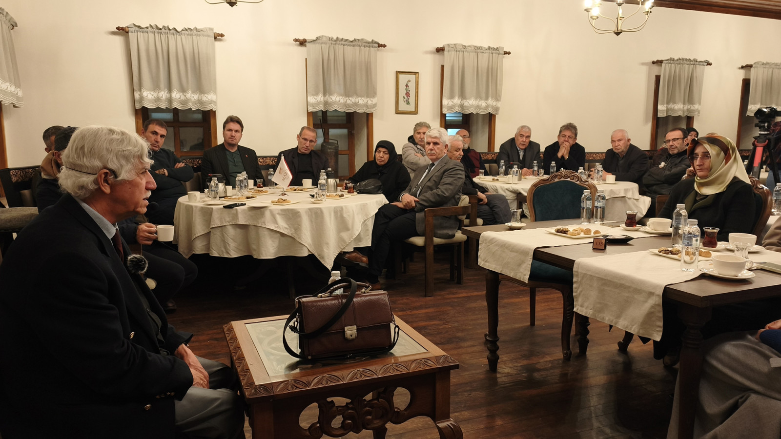 Yazar Gürlek, Edebiyat Aşıklarını Kültür Yolculuğuna Çıkardı
