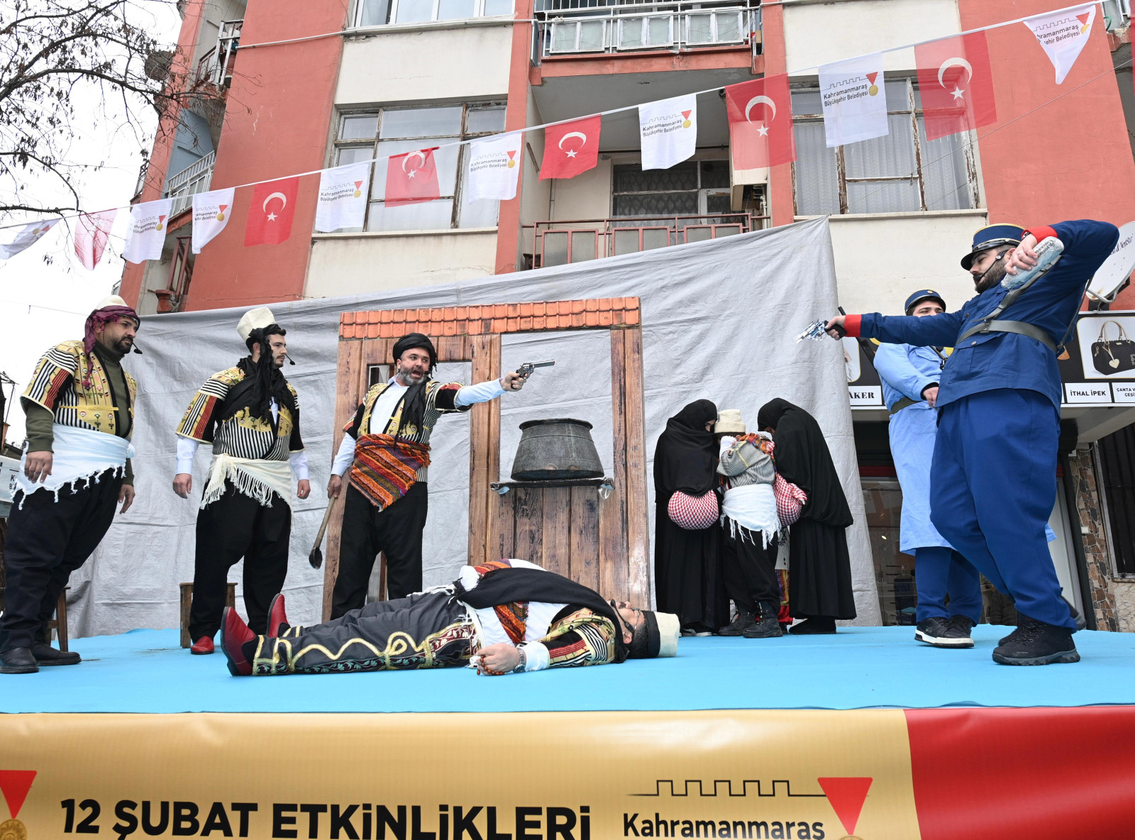 Kurtuluş Ruhu Şehri Sardı