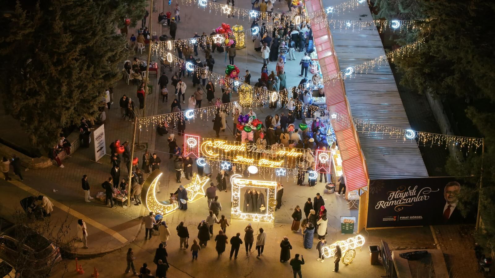 Sofralar Kuruldu, Gönüller Bir Oldu; Neşe Ramazan Sokağı’na Taştı