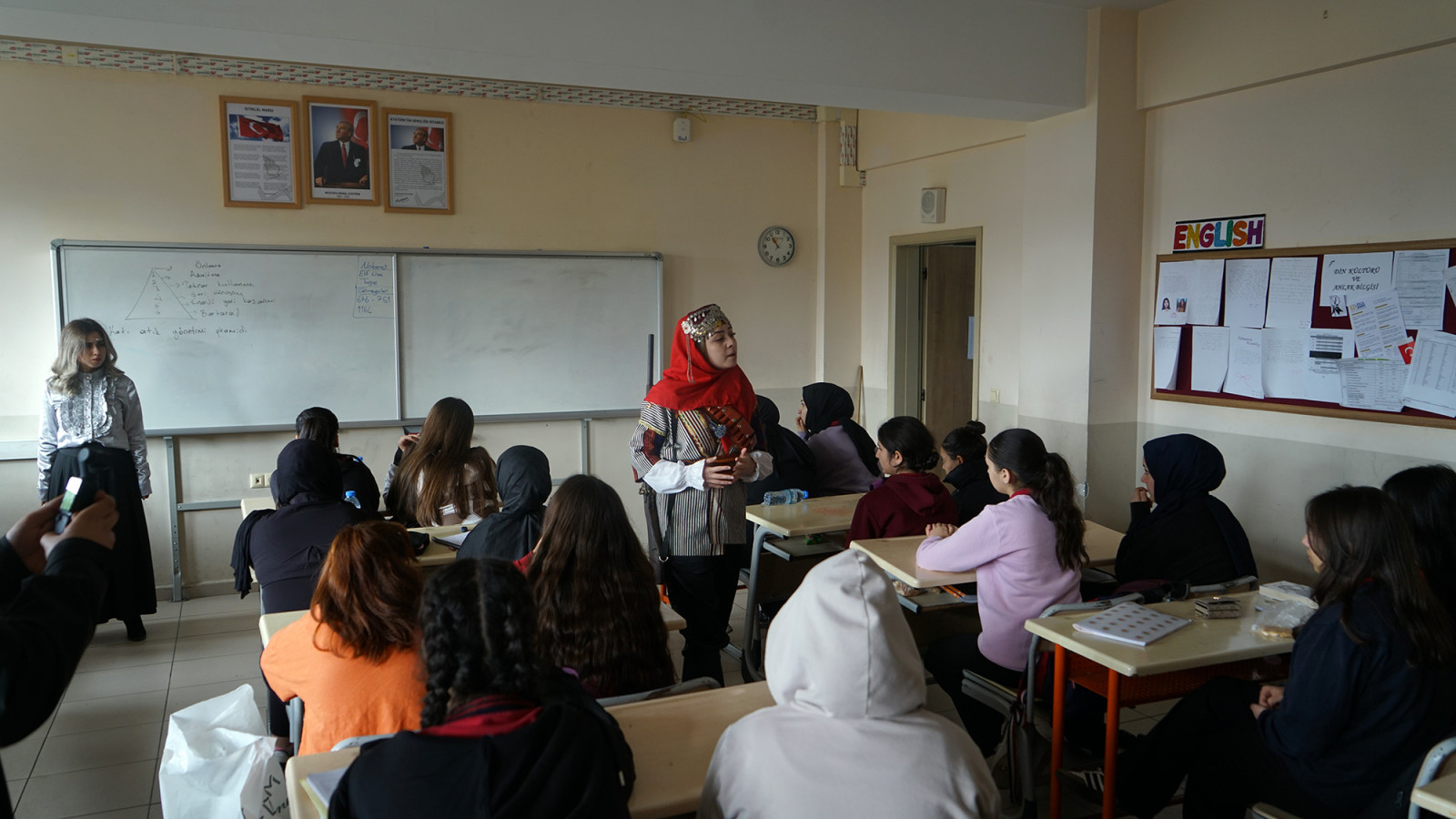 Catkapi Tiyatro Gosterisi 10.Jpg