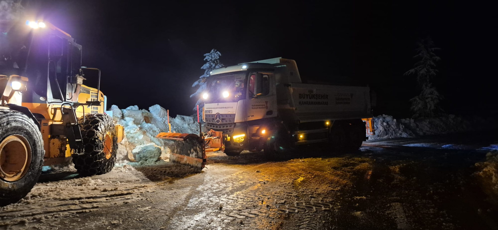 Büyükşehir’den Kırsalda Gece Gündüz Kar Mesaisi