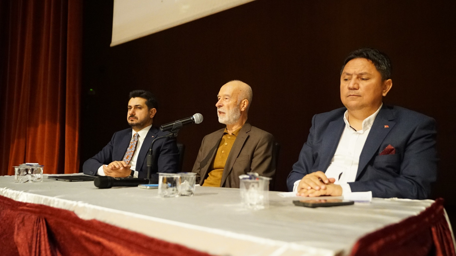 “Hür Yaşadım, Hür Yaşarım” Konferansı Gençleri Millî Mücadele Ruhu ile Buluşturdu