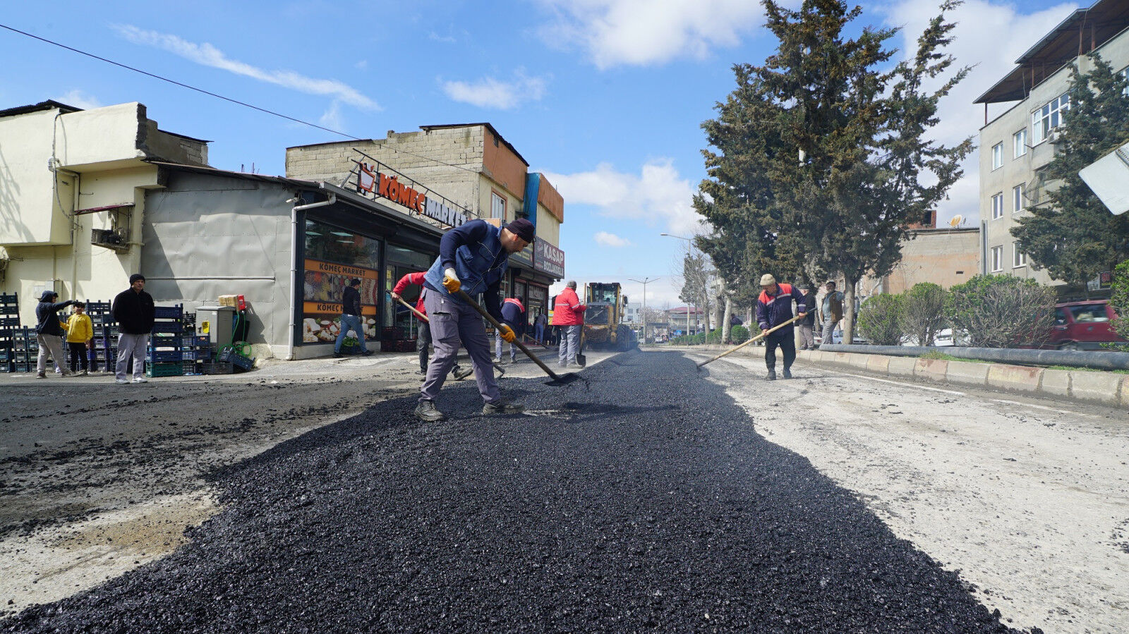 Büyükşehir, Dulkadiroğlu’nda Asfalt Mesaisini Sürdürüyor