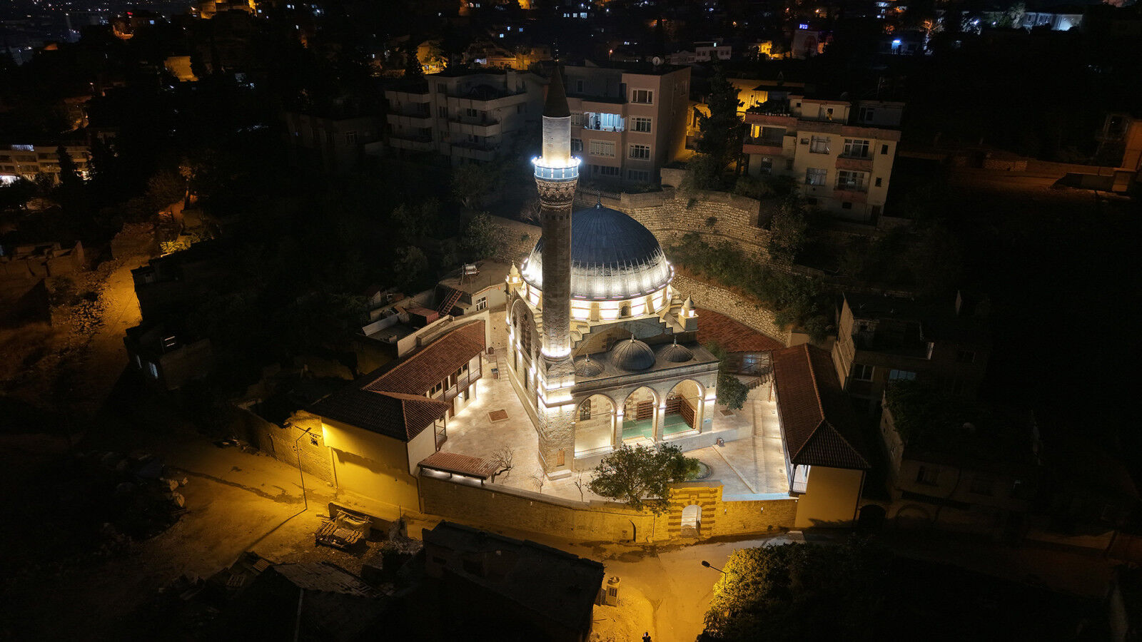 DEPREMDE HASAR ALAN 5 CAMİ DAHA YENİDEN İBADETE AÇILIYOR